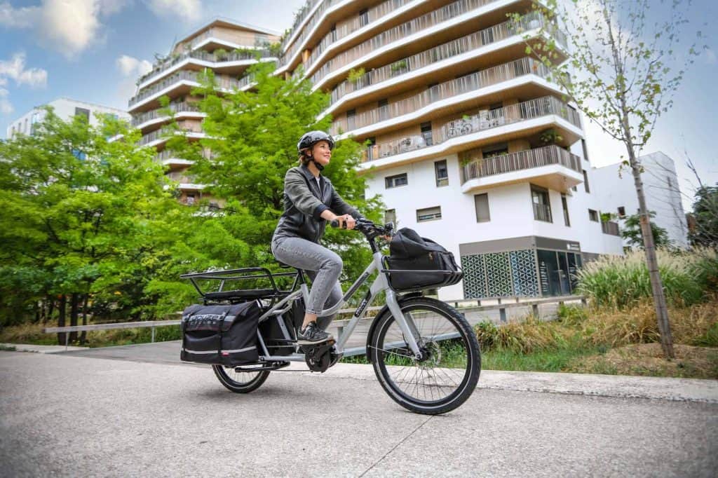 un vélo cargo longtail